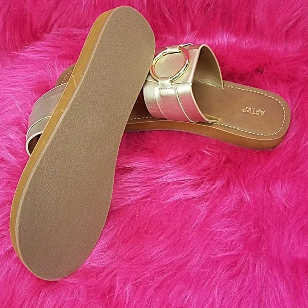 Sandles - Picture 3 of 3